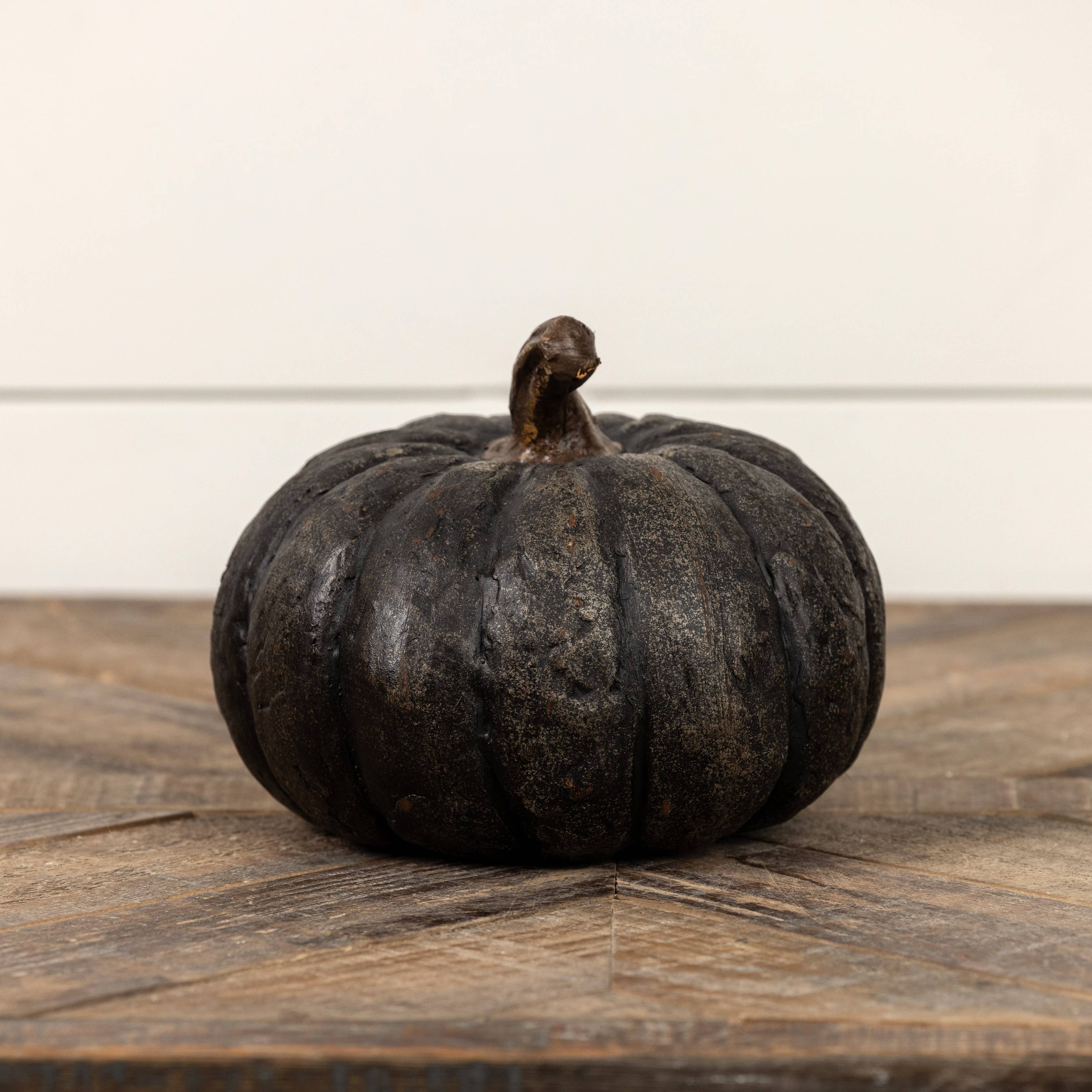 5.75" Black Short Pumpkin